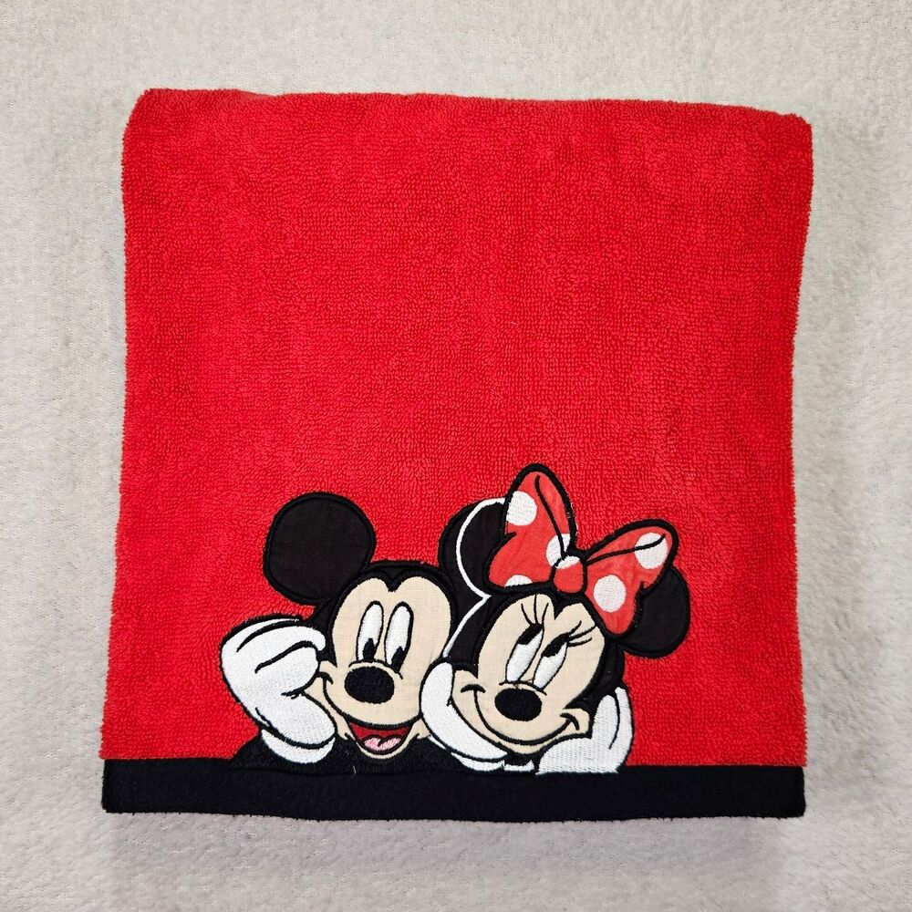 Disney Mickey & Minnie Mouse Red Bath Towel Beach Towel 28 x 50 in